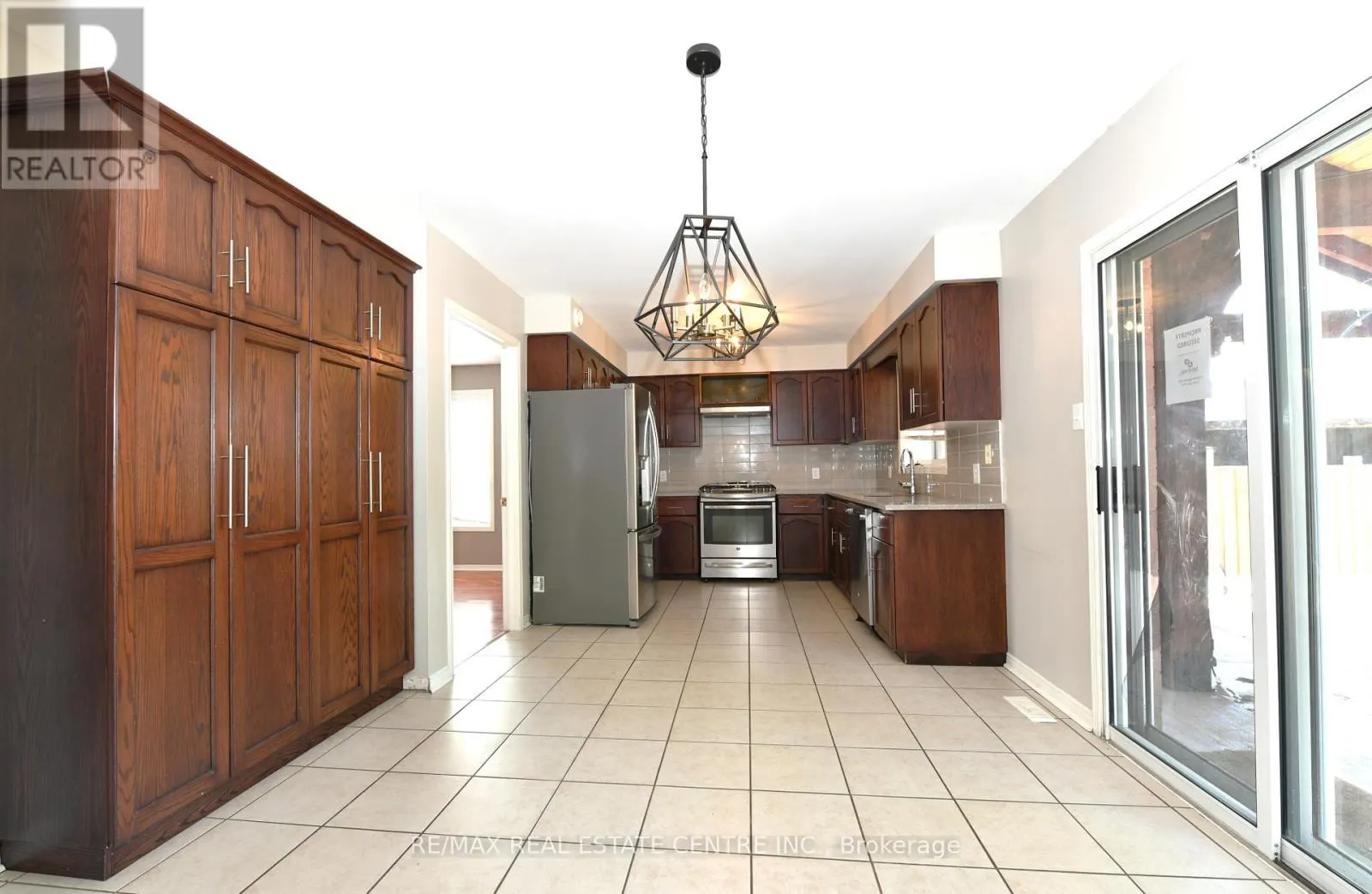6 SHADYRIDGE PLACE
