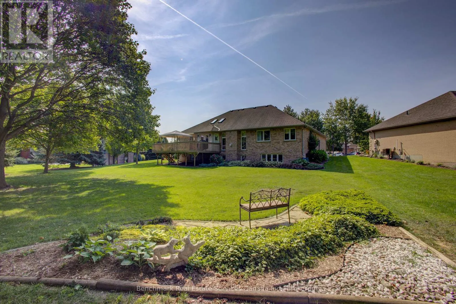 10 OAKWOOD COURT