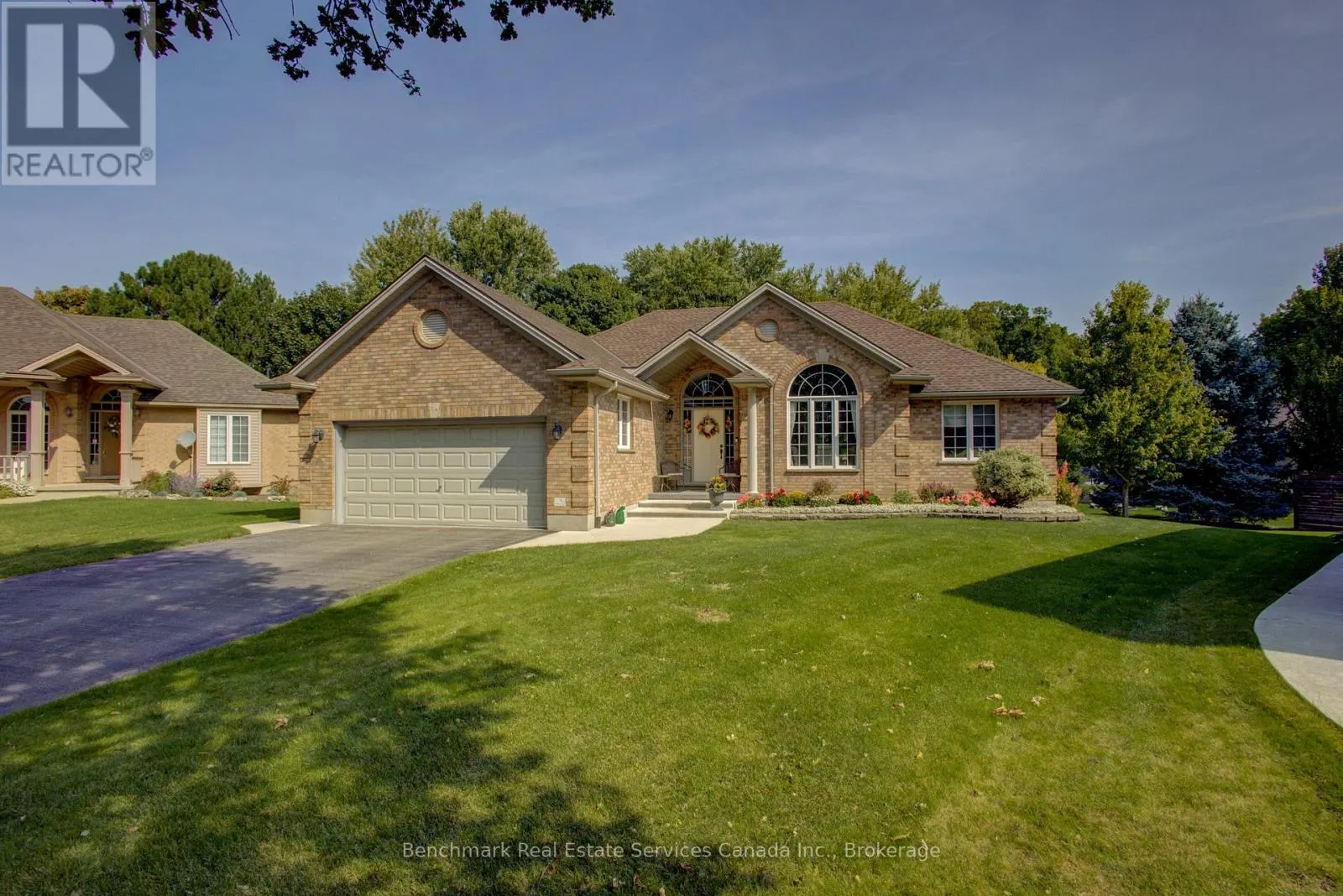 10 OAKWOOD COURT