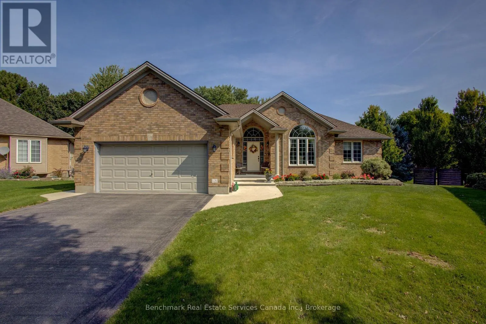 10 OAKWOOD COURT