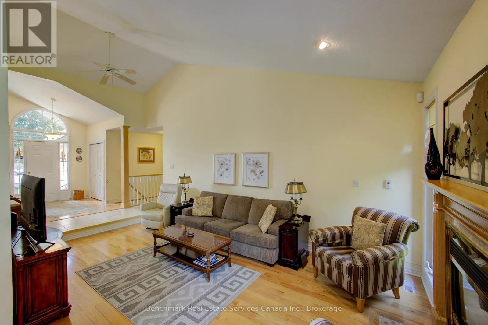 10 OAKWOOD COURT
