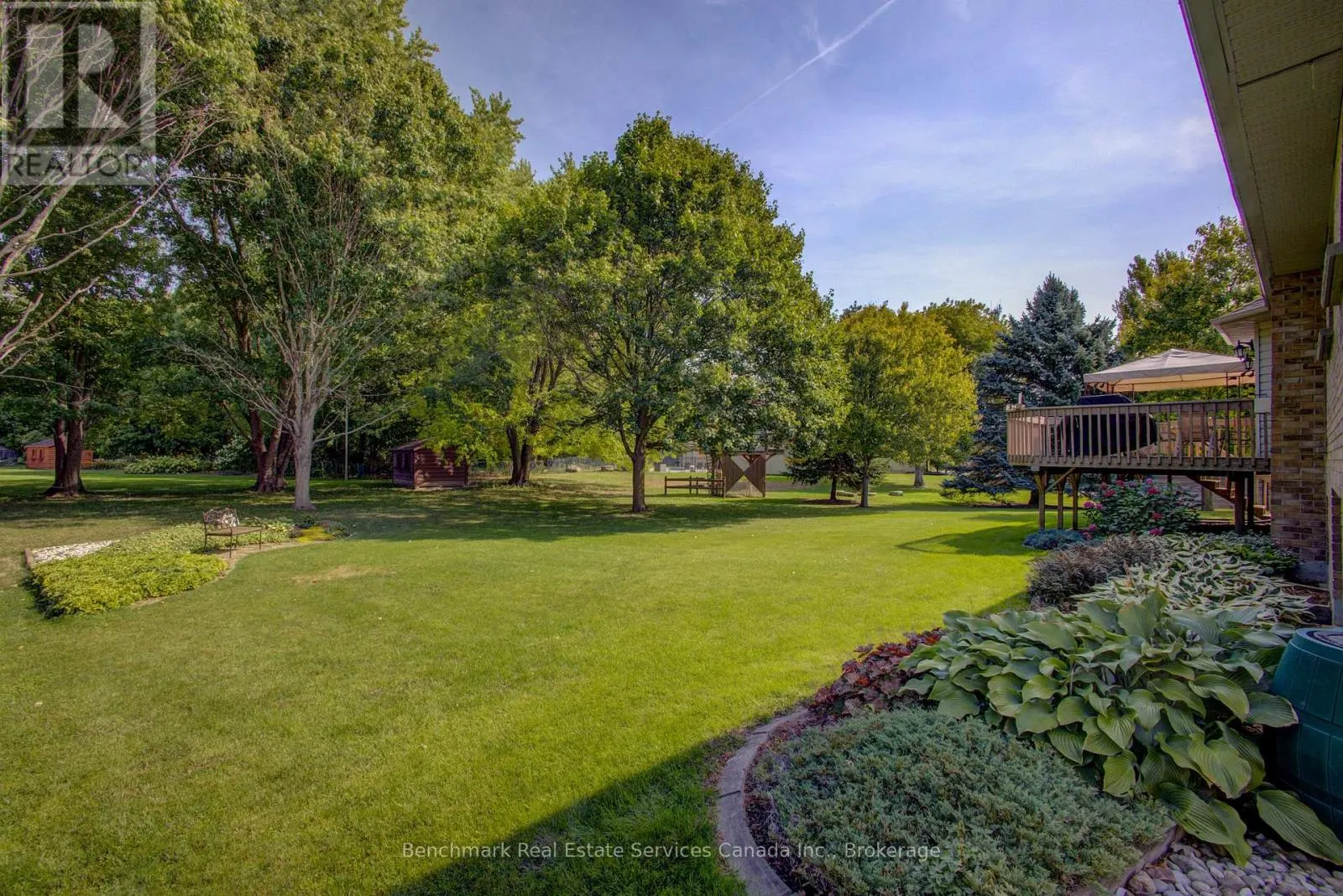 10 OAKWOOD COURT