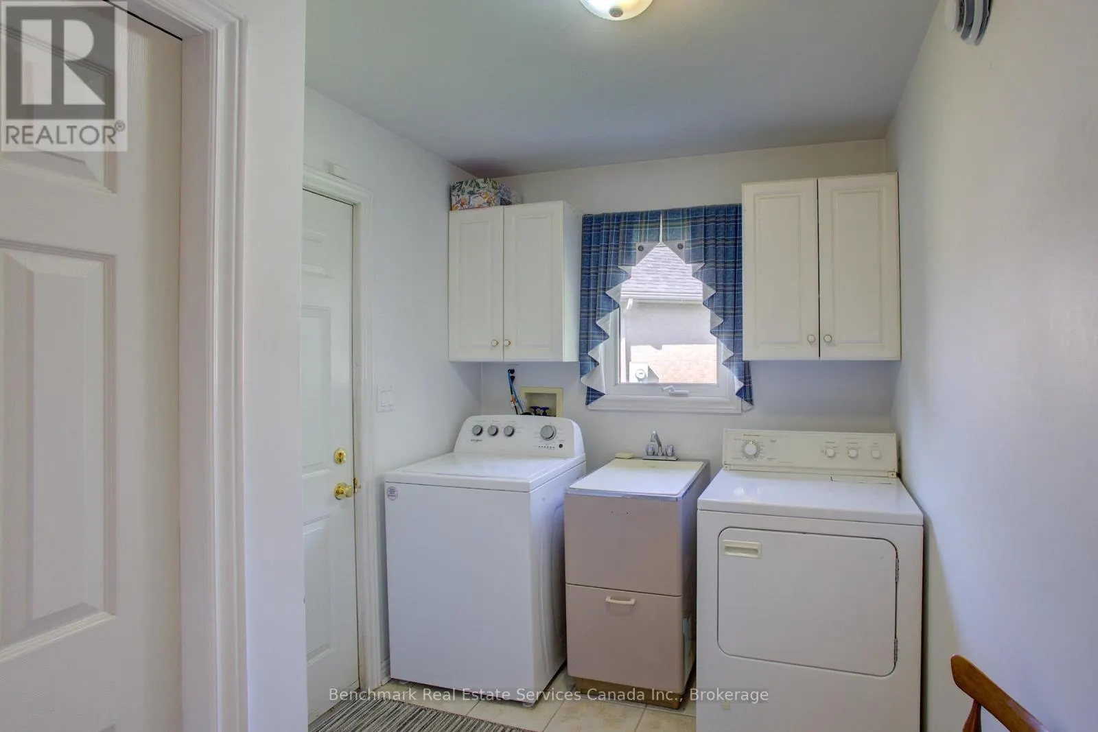 10 OAKWOOD COURT