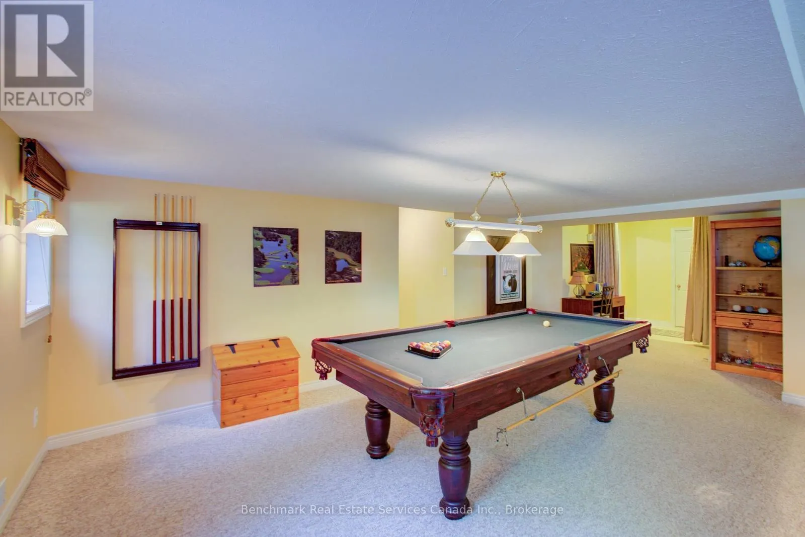 10 OAKWOOD COURT