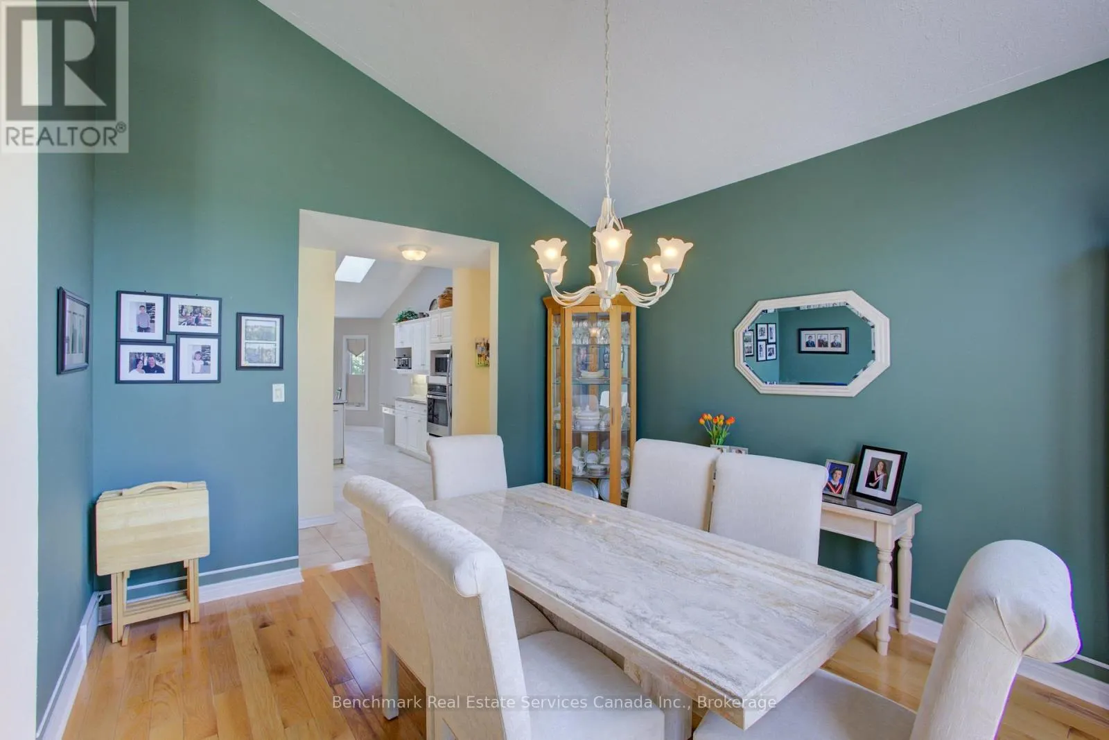 10 OAKWOOD COURT