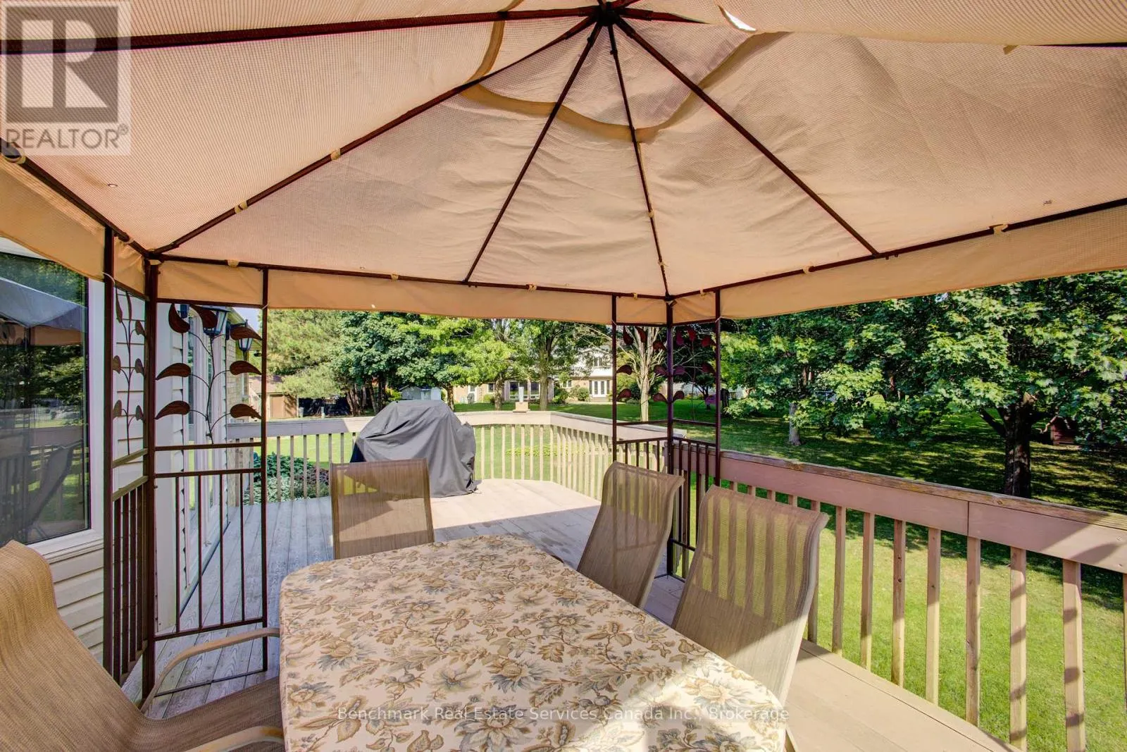 10 OAKWOOD COURT