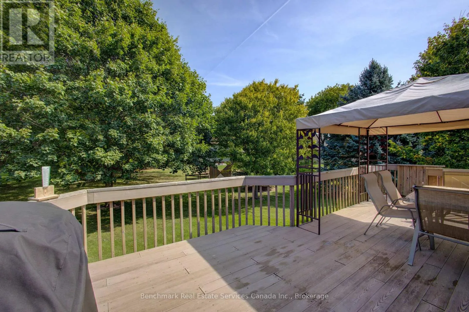 10 OAKWOOD COURT