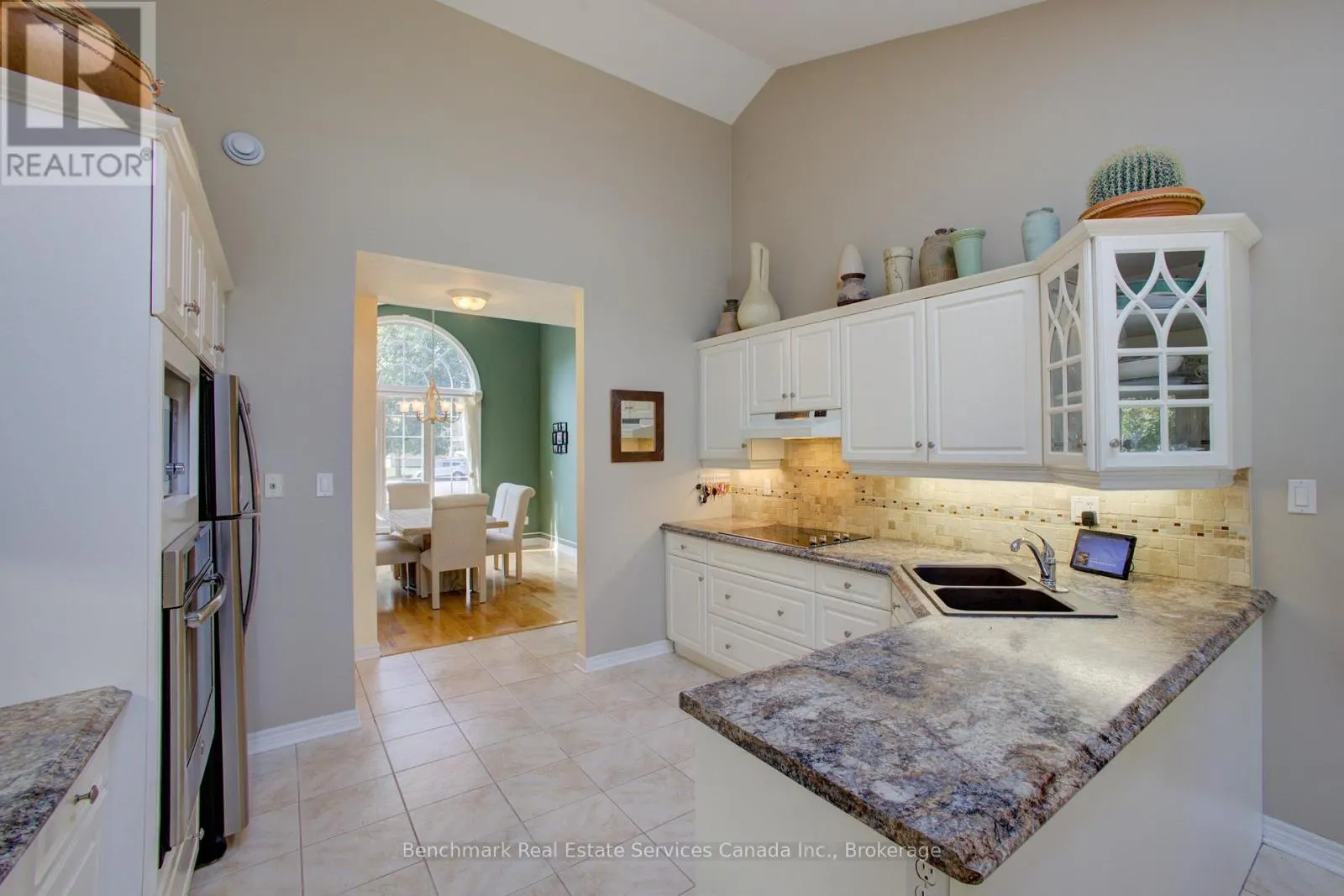 10 OAKWOOD COURT