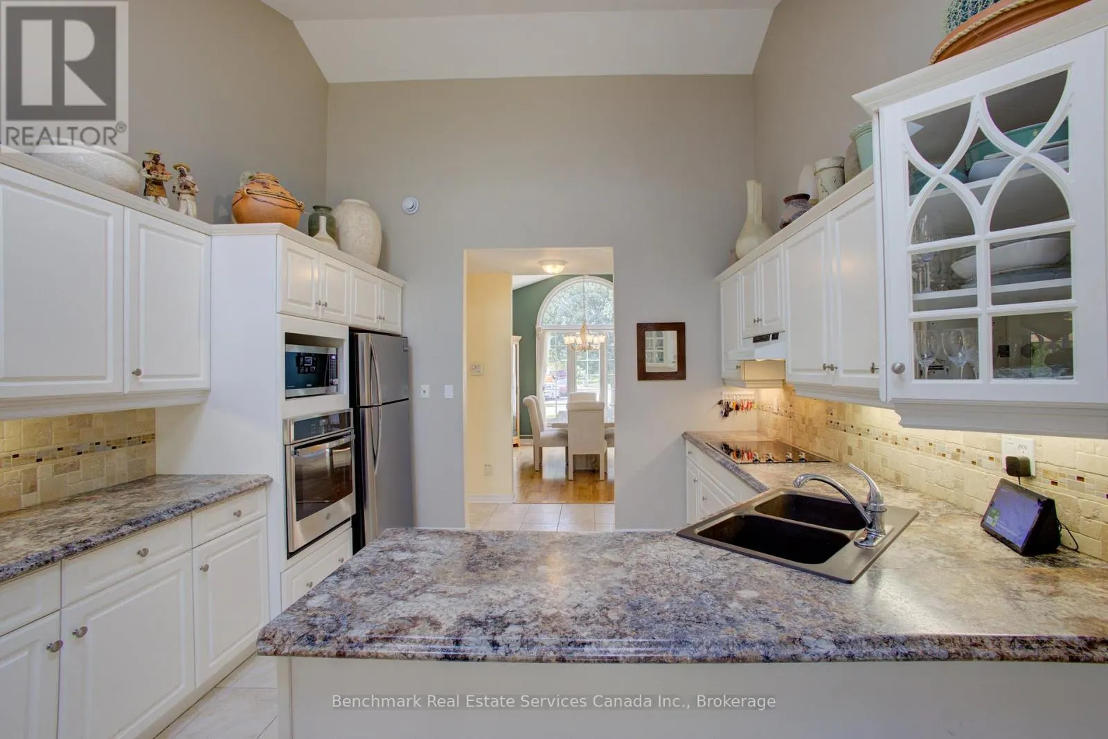10 OAKWOOD COURT