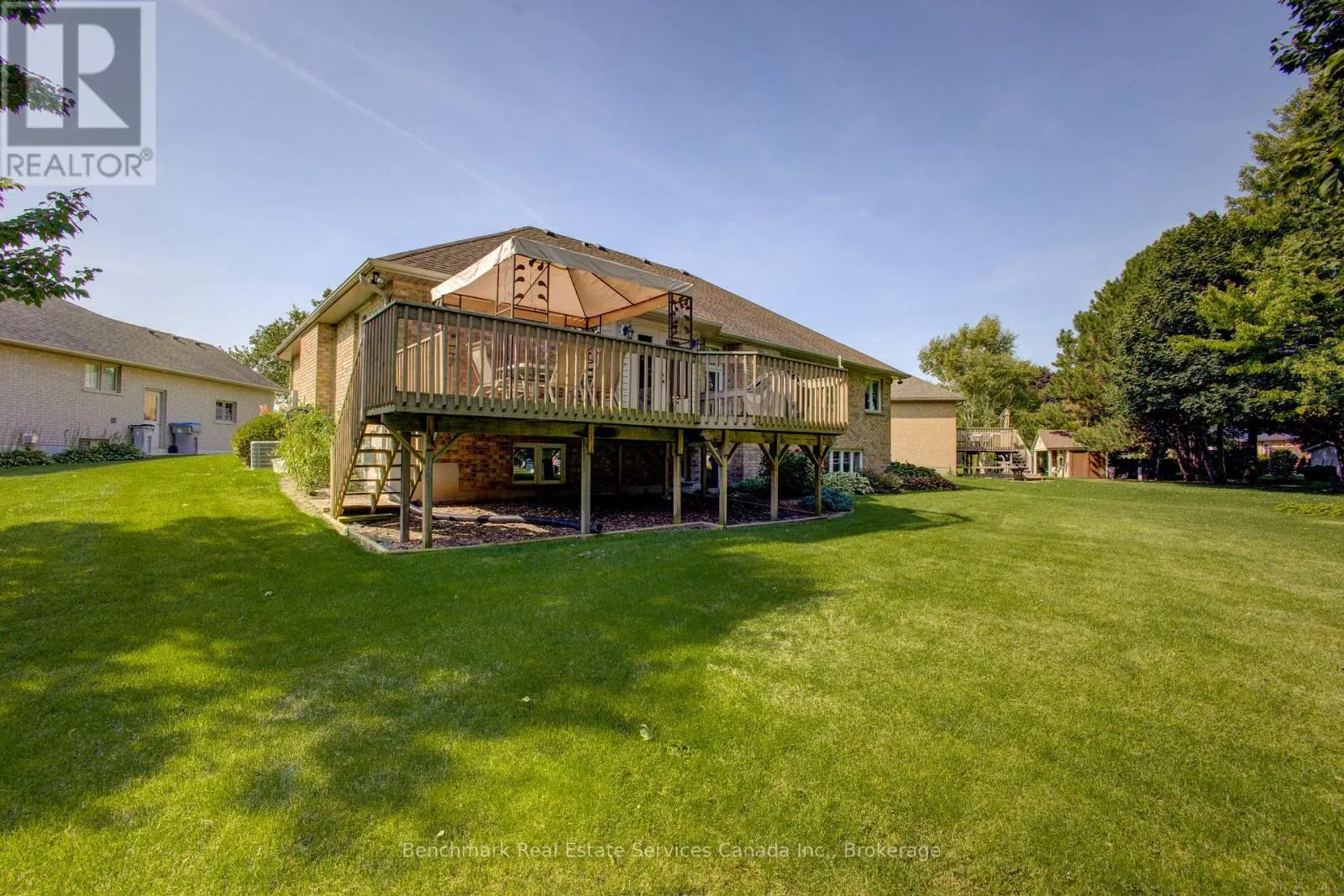 10 OAKWOOD COURT