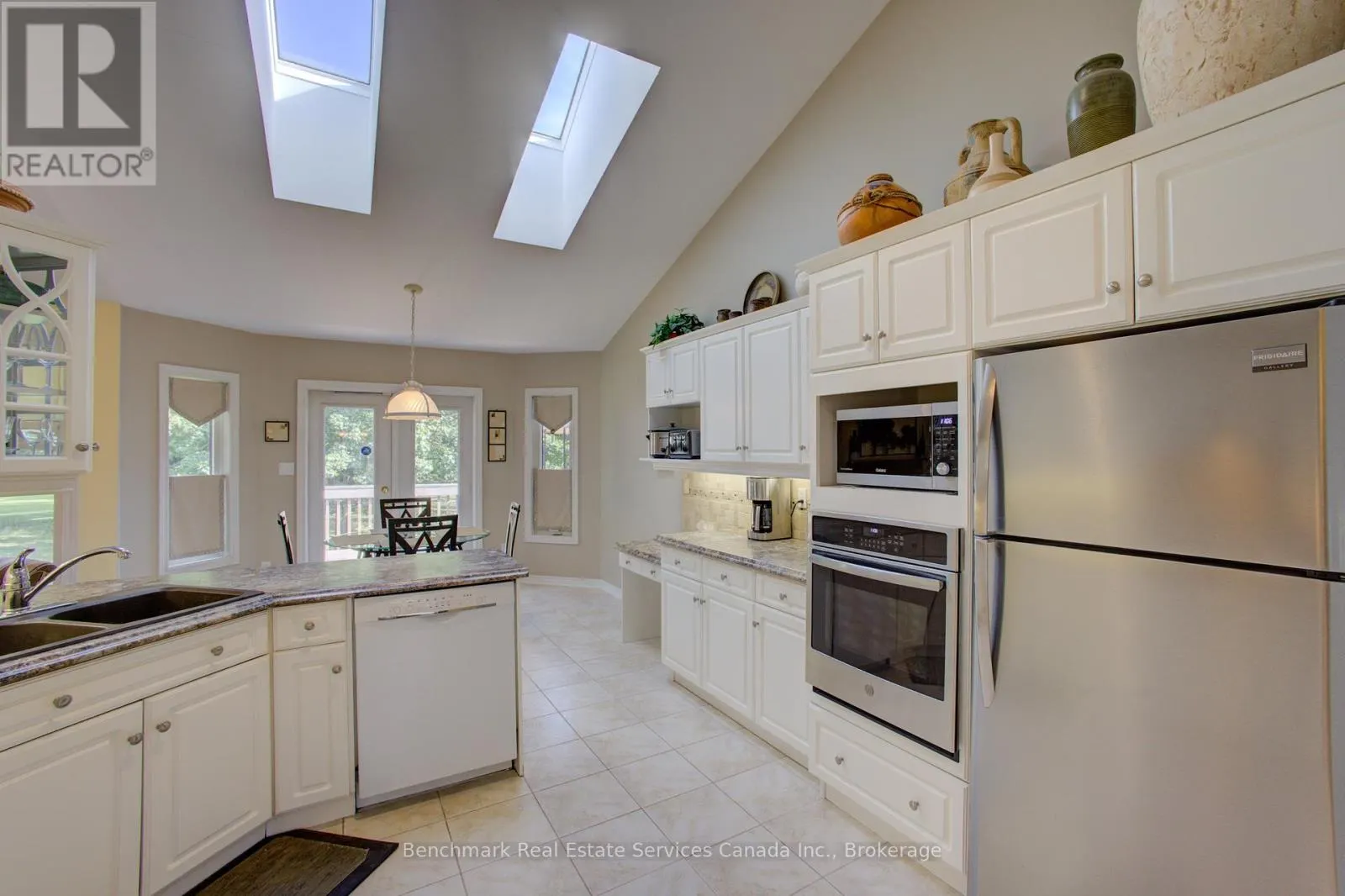 10 OAKWOOD COURT