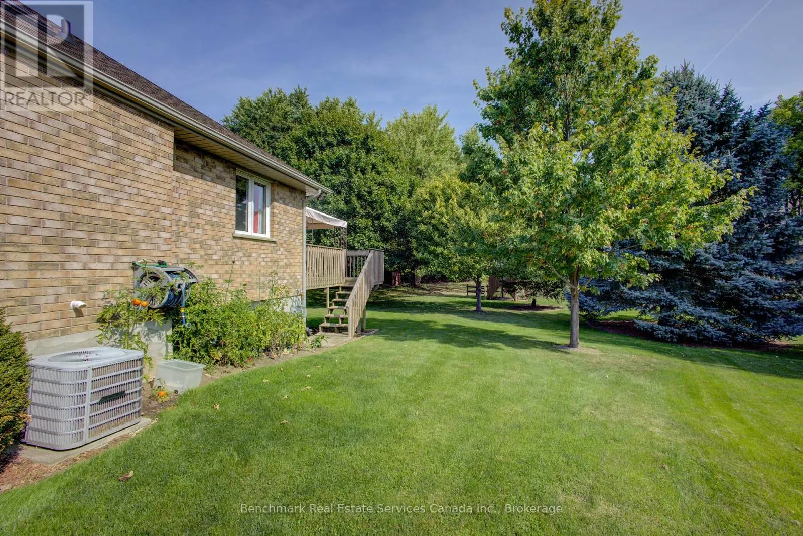 10 OAKWOOD COURT