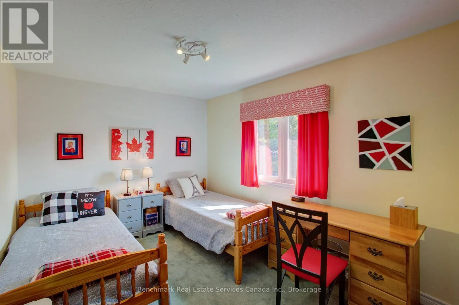 10 OAKWOOD COURT