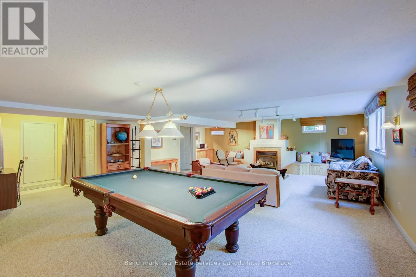 10 OAKWOOD COURT
