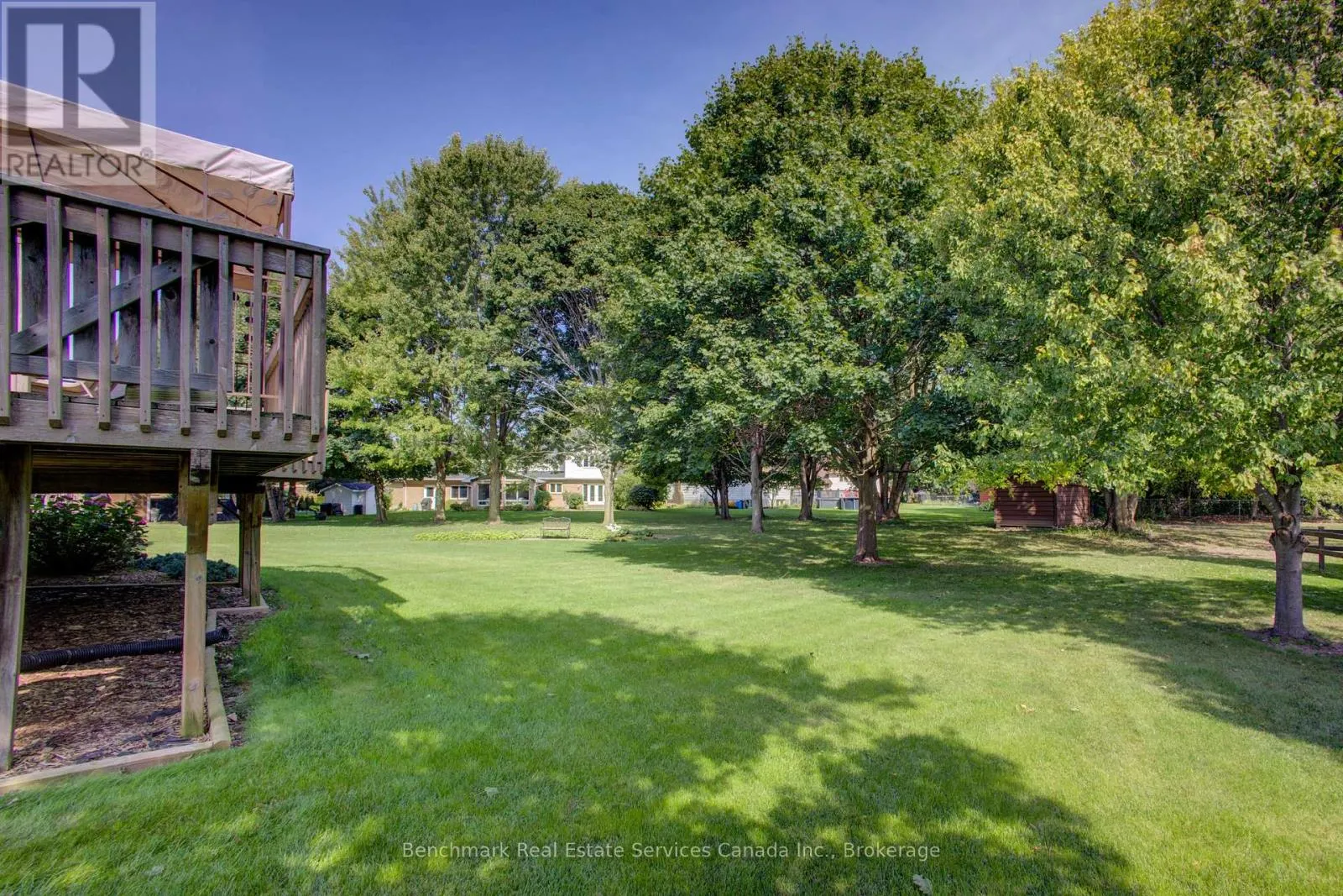 10 OAKWOOD COURT