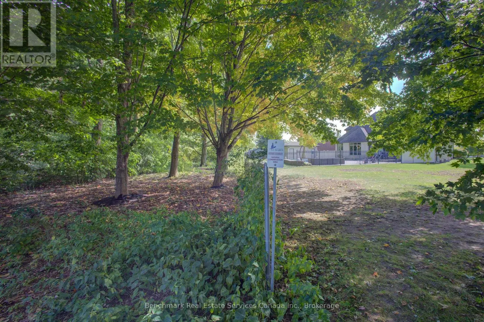 10 OAKWOOD COURT