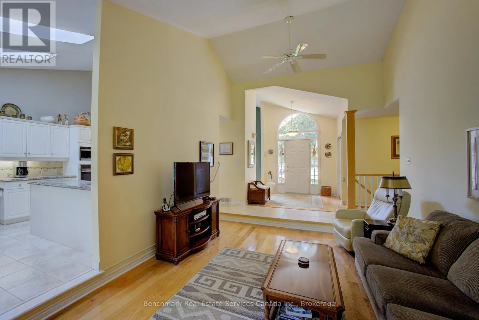 10 OAKWOOD COURT