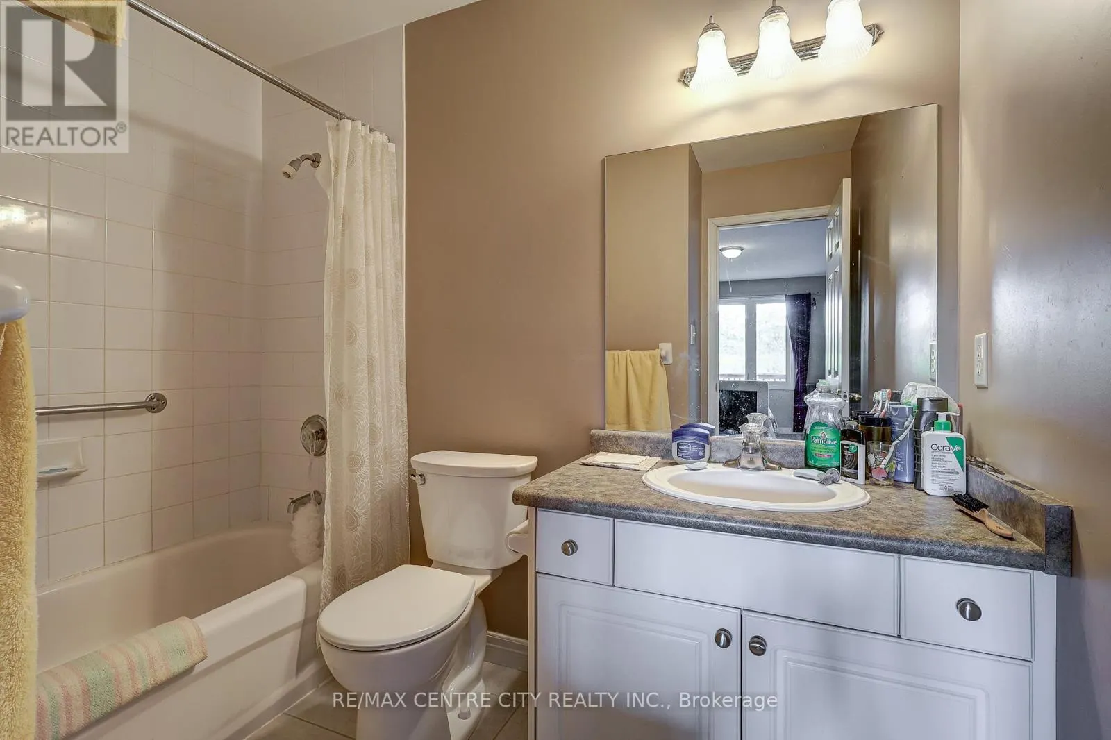 22 - 87 DONKER DRIVE, #22