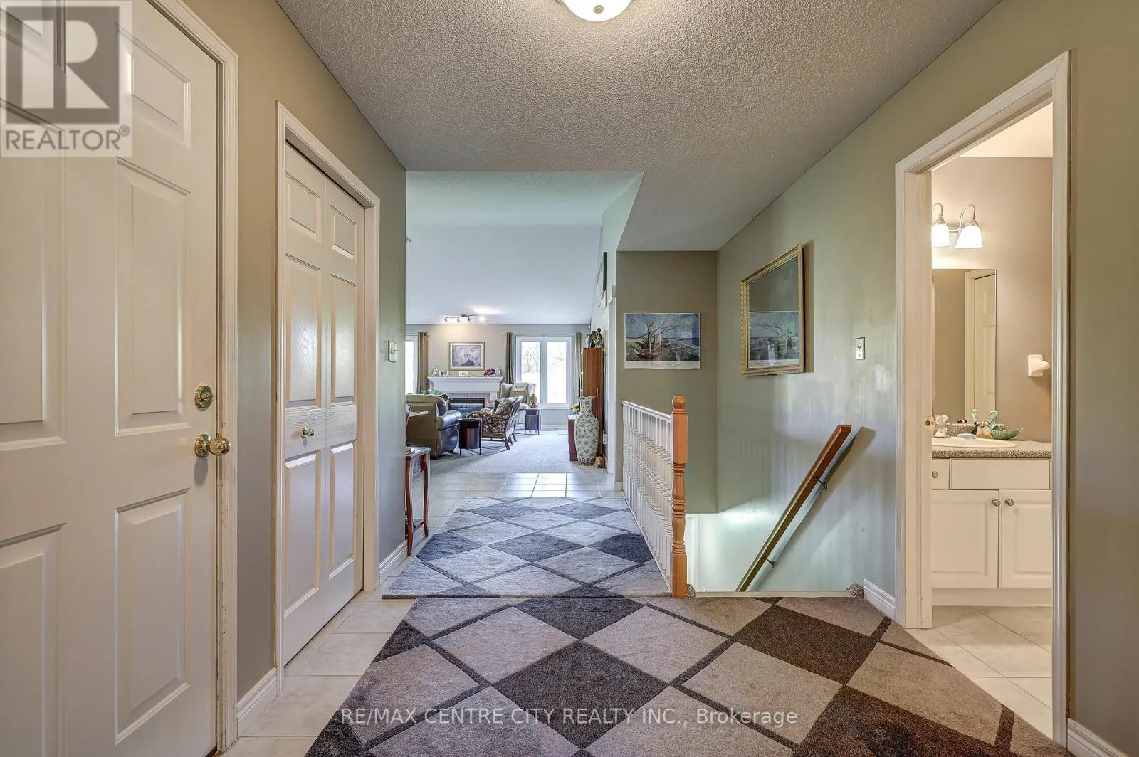 22 - 87 DONKER DRIVE, #22
