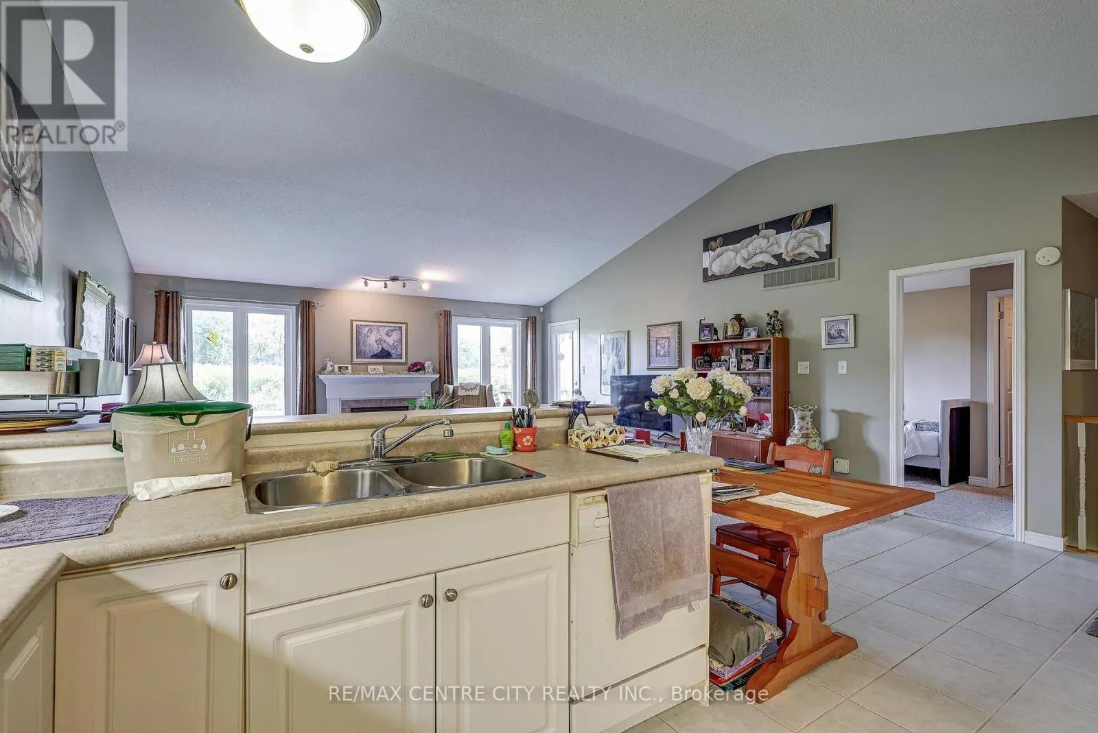 22 - 87 DONKER DRIVE, #22
