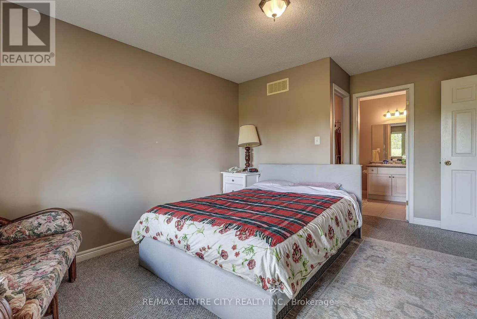 22 - 87 DONKER DRIVE, #22