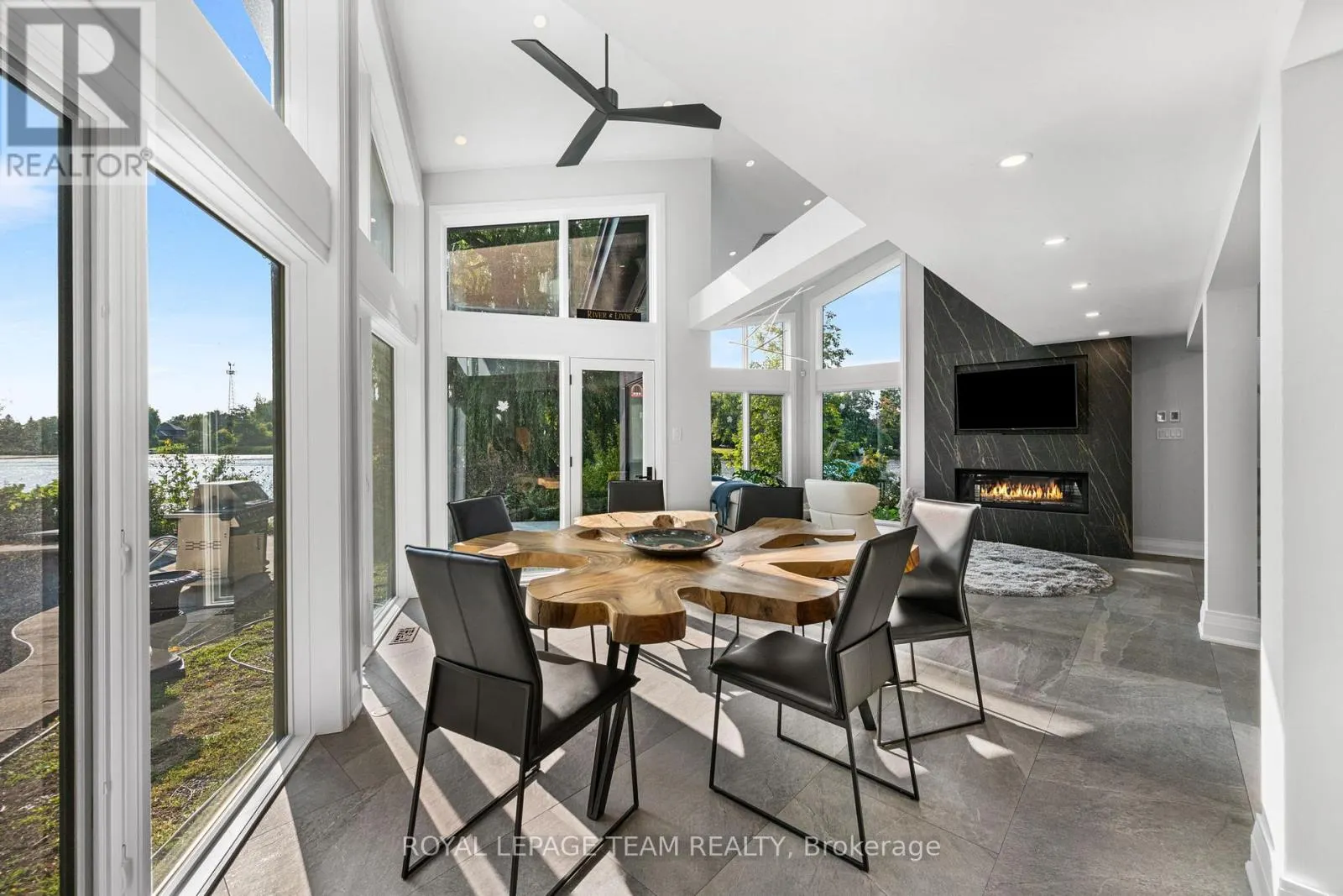 2318 SUMMERSIDE DRIVE