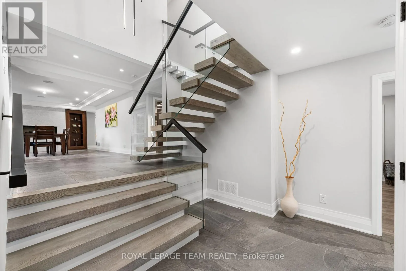 2318 SUMMERSIDE DRIVE