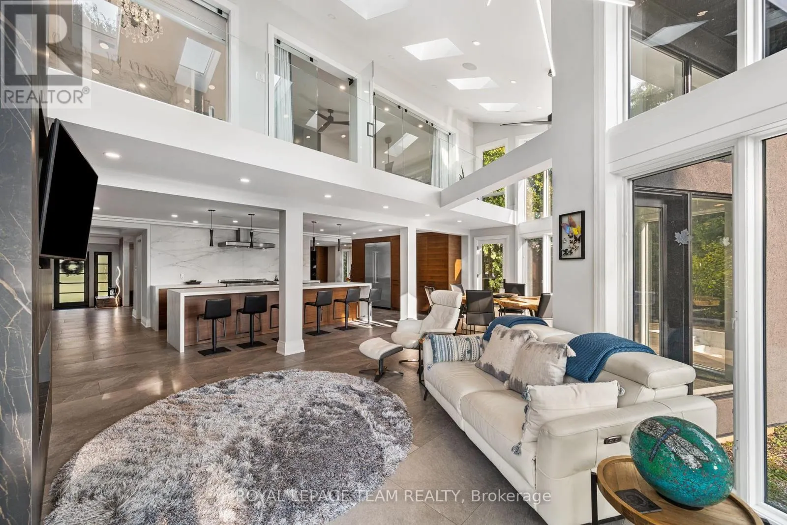 2318 SUMMERSIDE DRIVE