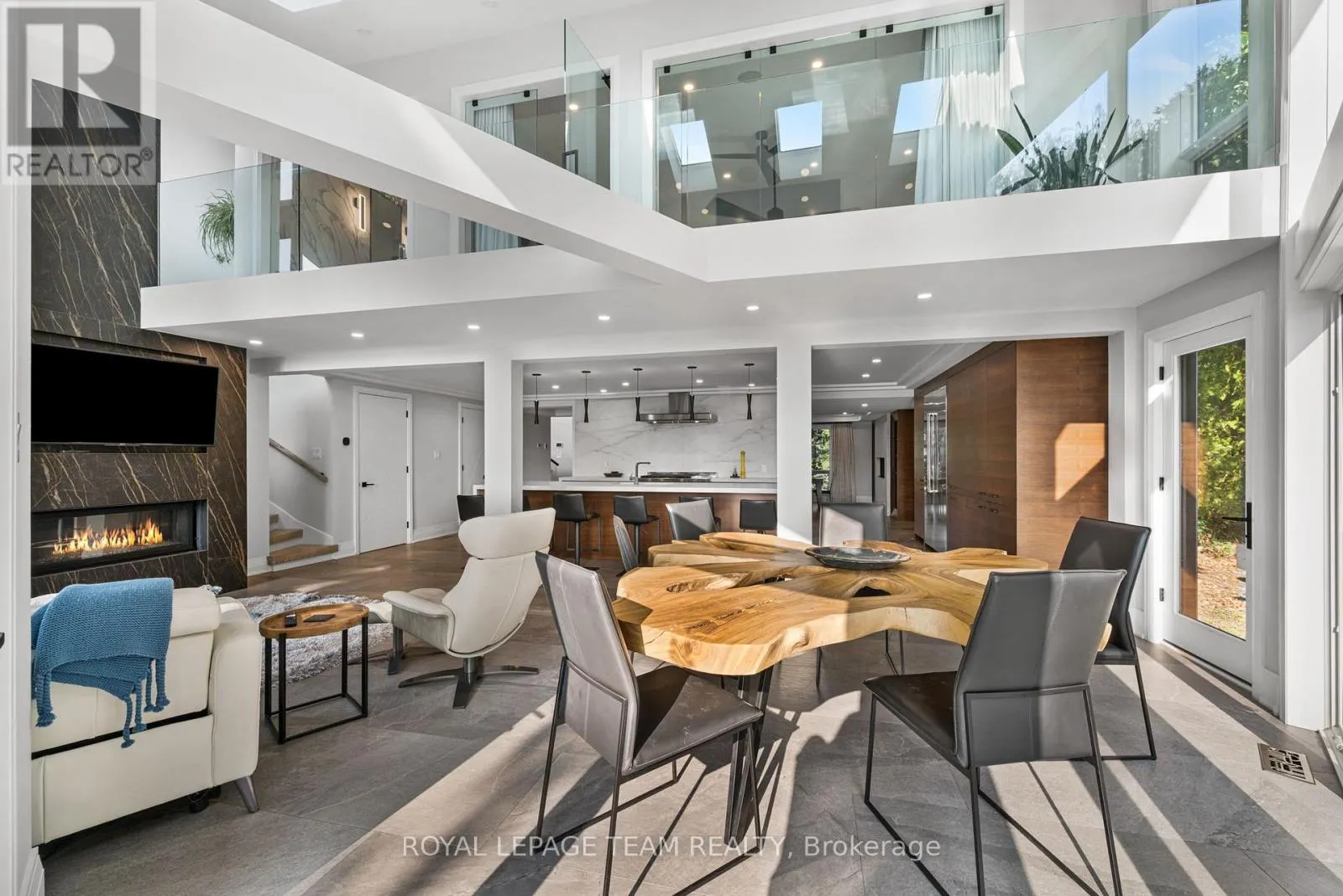 2318 SUMMERSIDE DRIVE