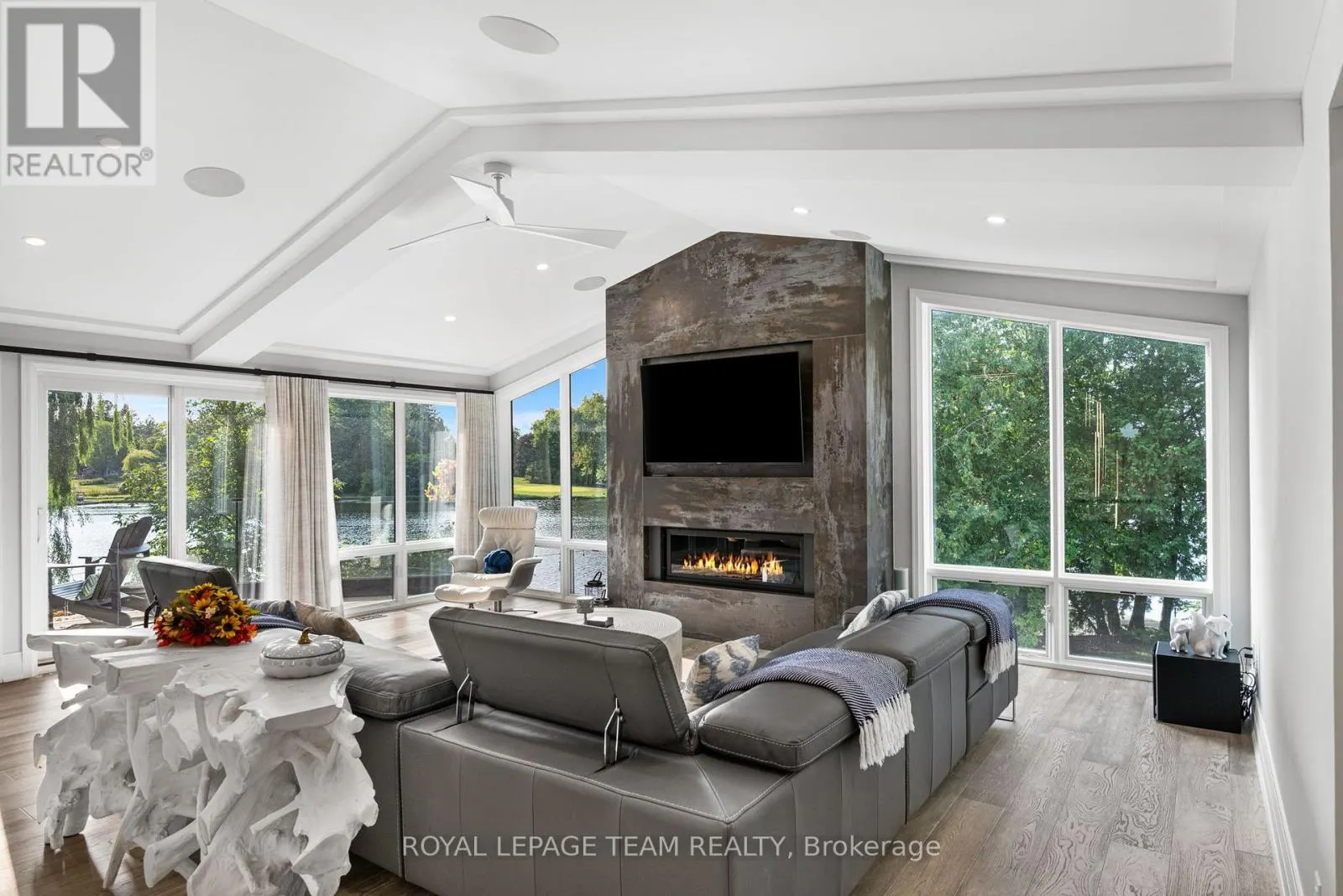 2318 SUMMERSIDE DRIVE