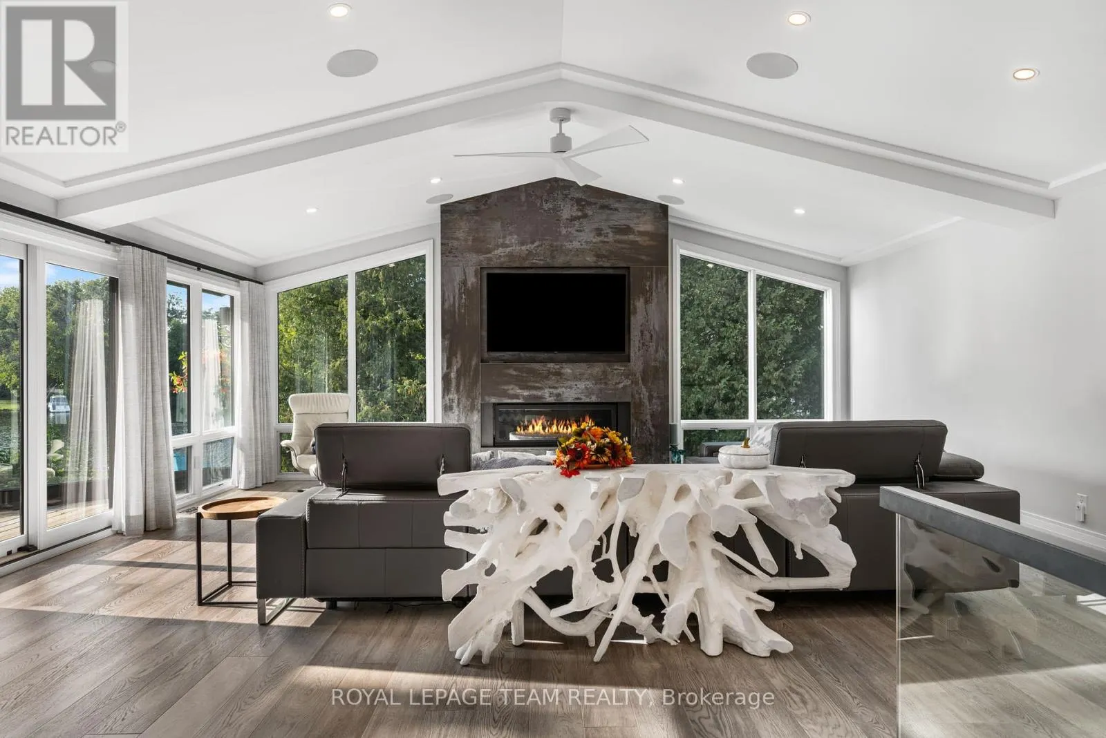 2318 SUMMERSIDE DRIVE