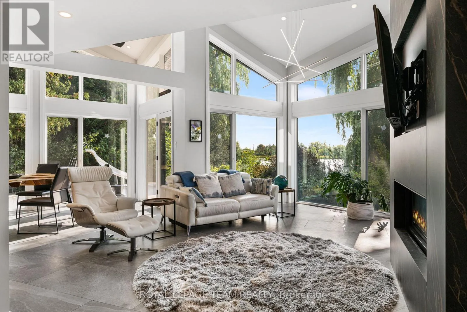 2318 SUMMERSIDE DRIVE