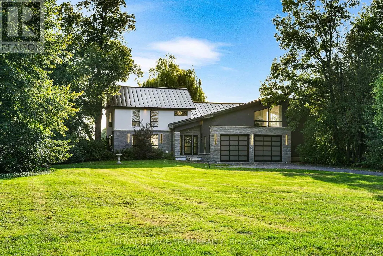 2318 SUMMERSIDE DRIVE