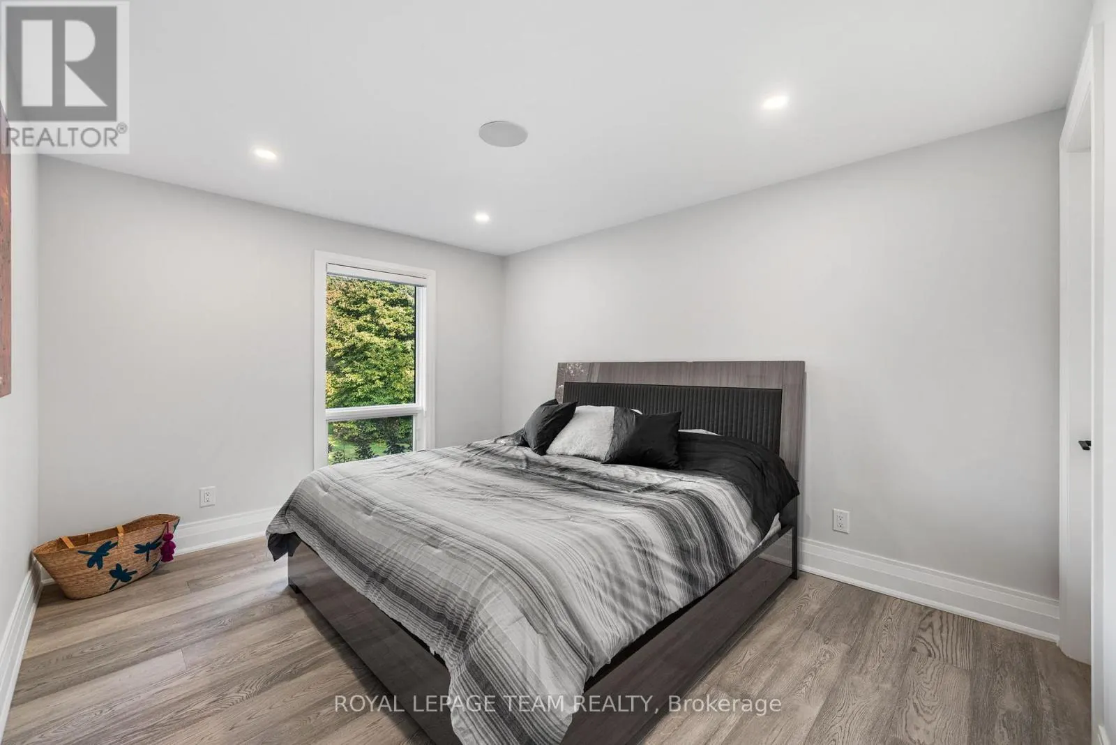 2318 SUMMERSIDE DRIVE