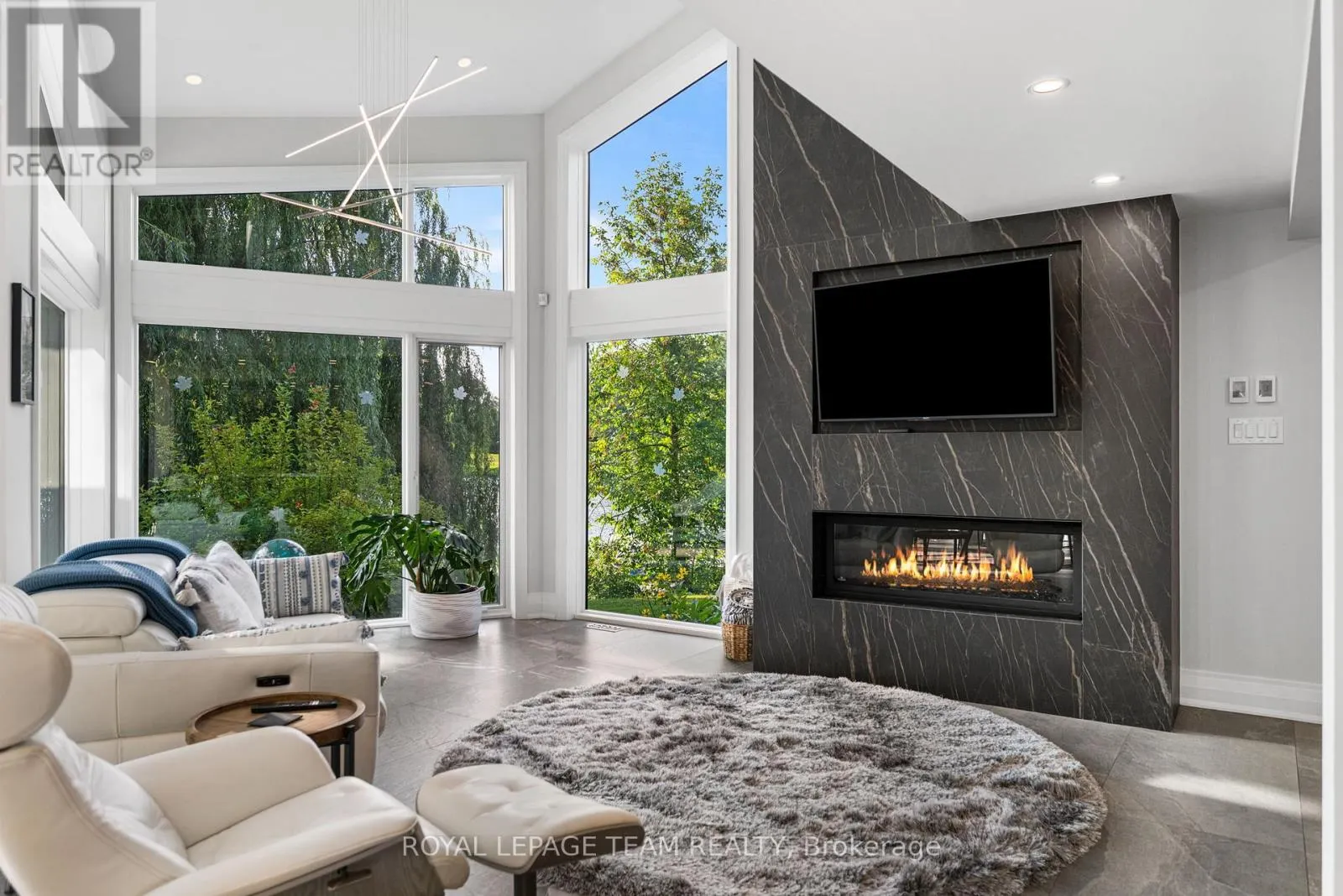 2318 SUMMERSIDE DRIVE