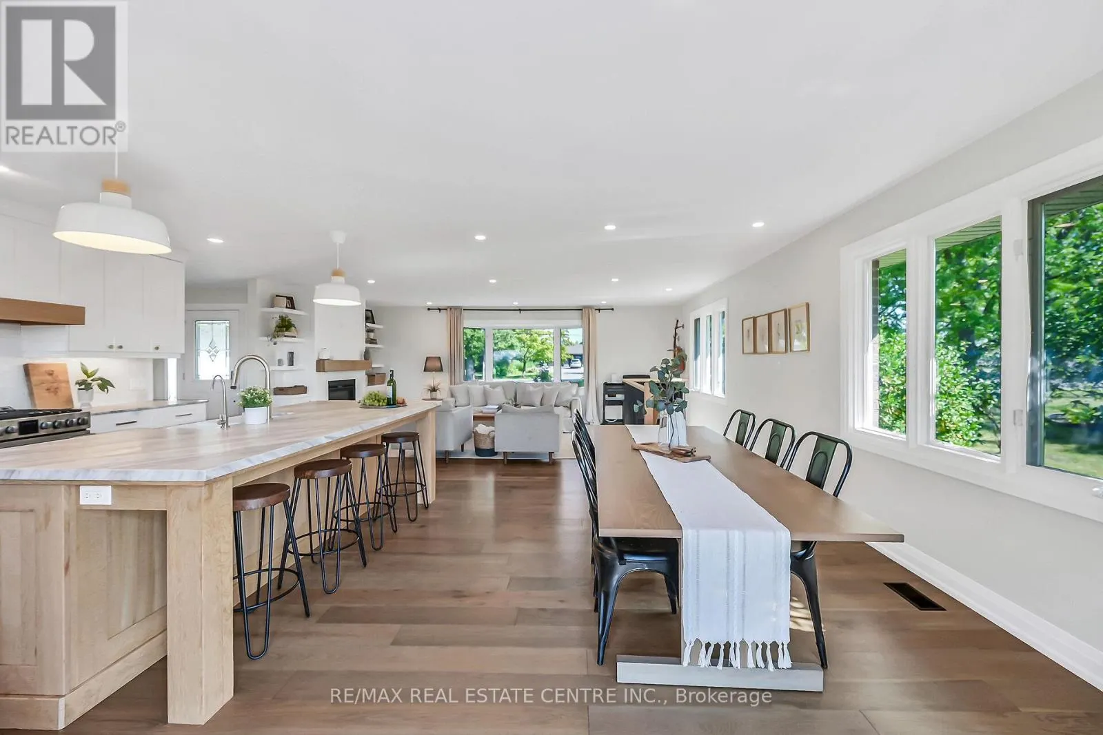 2121 GOLF CLUB ROAD