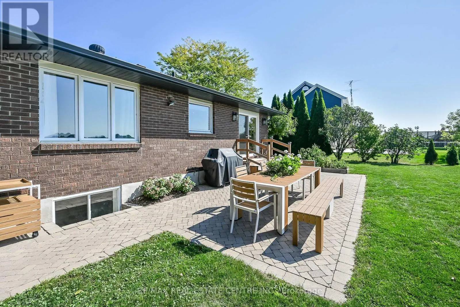2121 GOLF CLUB ROAD