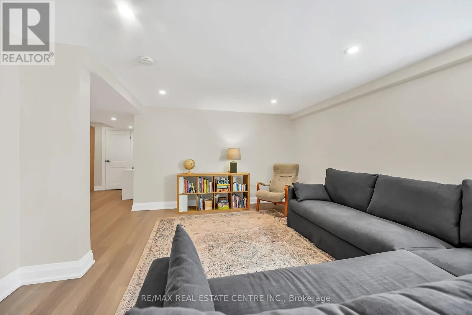 2121 GOLF CLUB ROAD