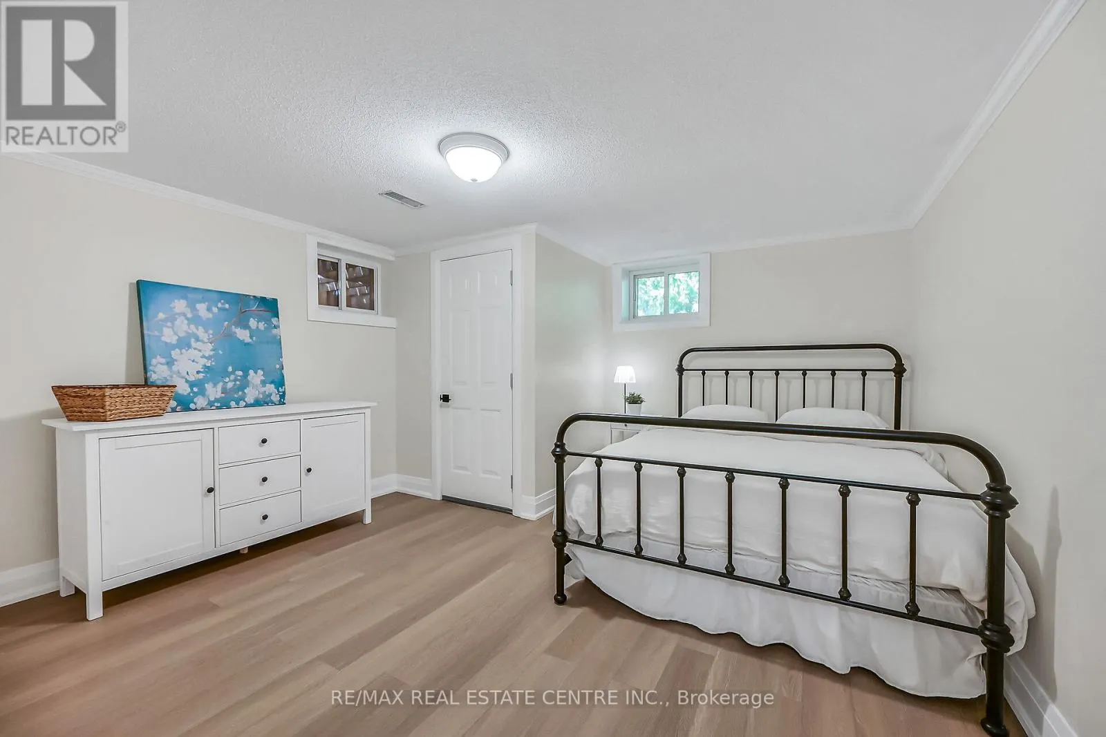 2121 GOLF CLUB ROAD