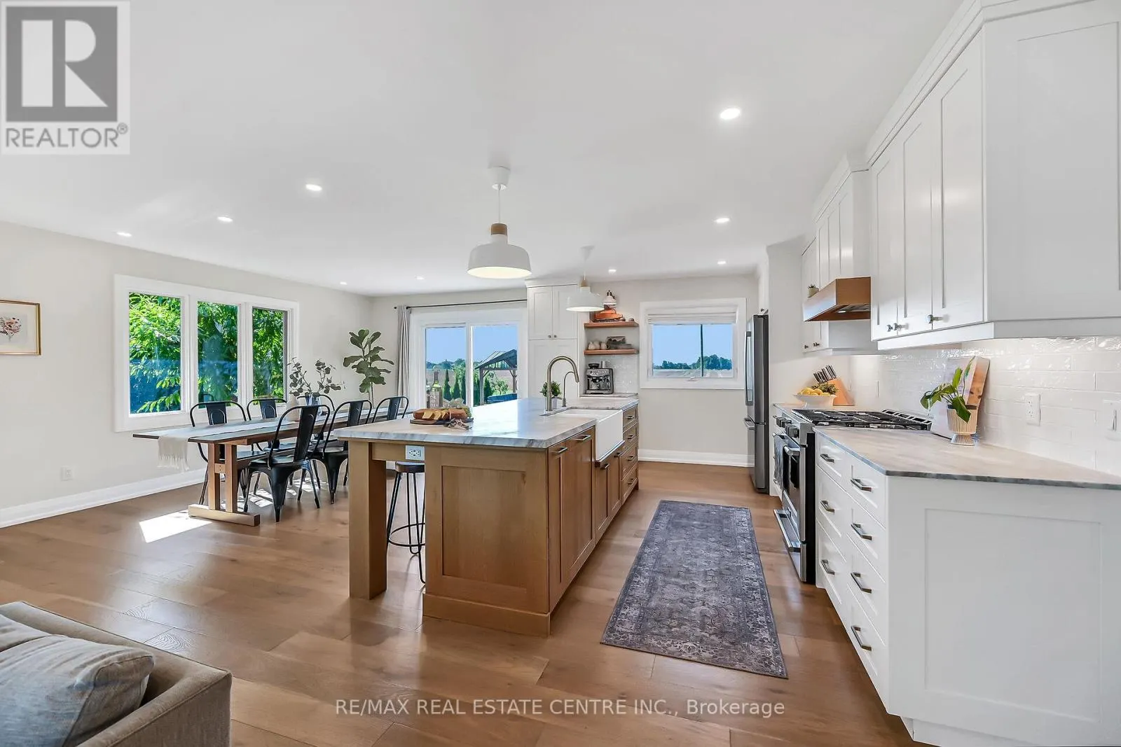2121 GOLF CLUB ROAD