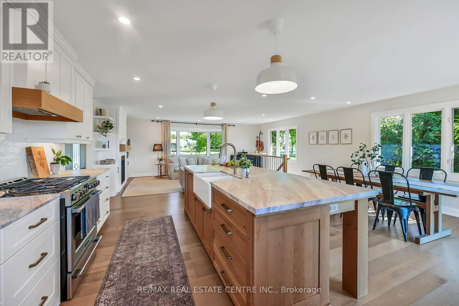 2121 GOLF CLUB ROAD