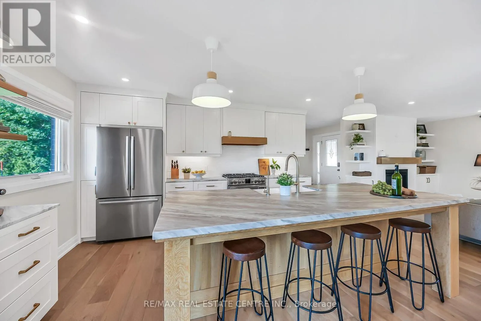 2121 GOLF CLUB ROAD