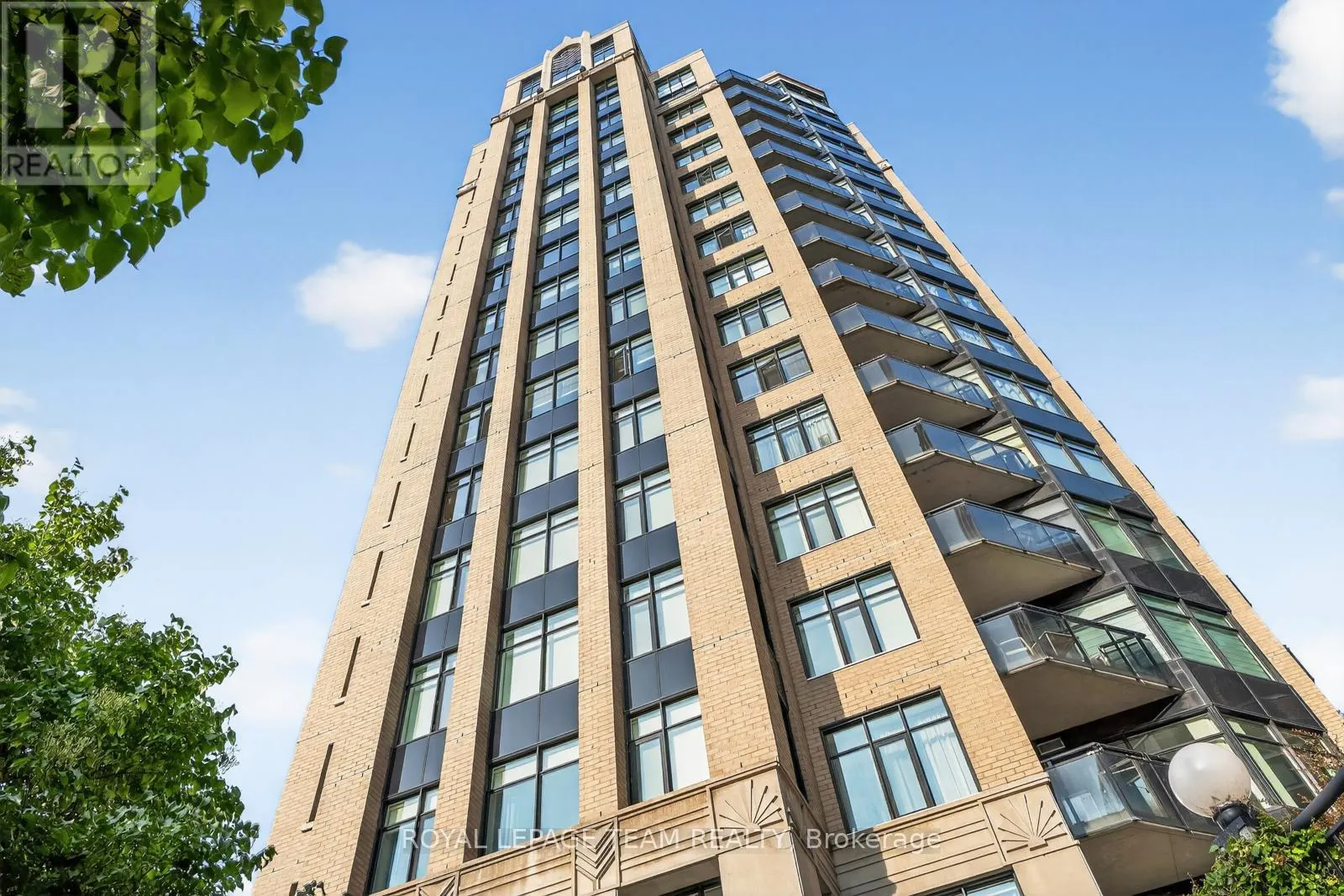 1902 - 235 KENT AVENUE