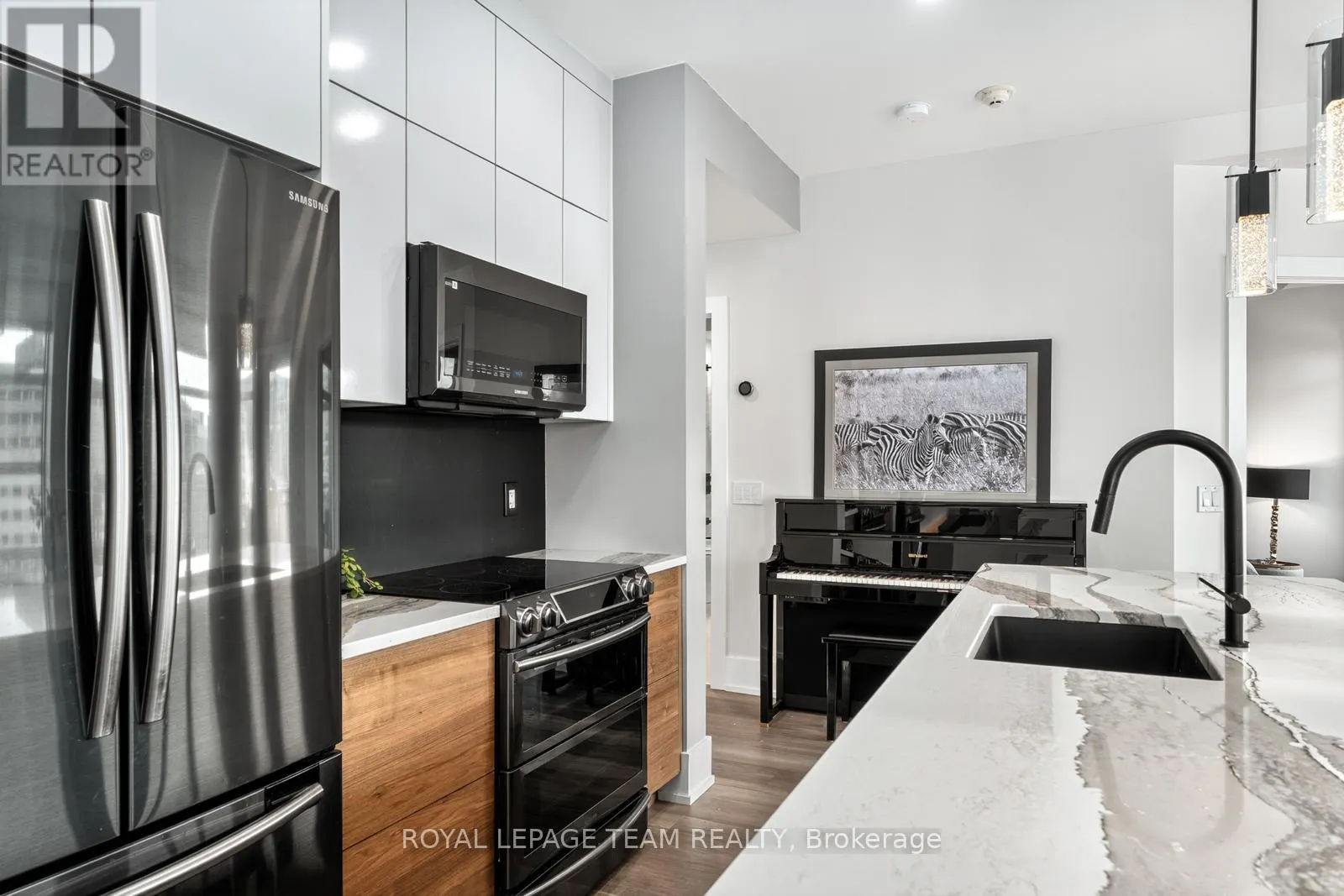 1902 - 235 KENT AVENUE