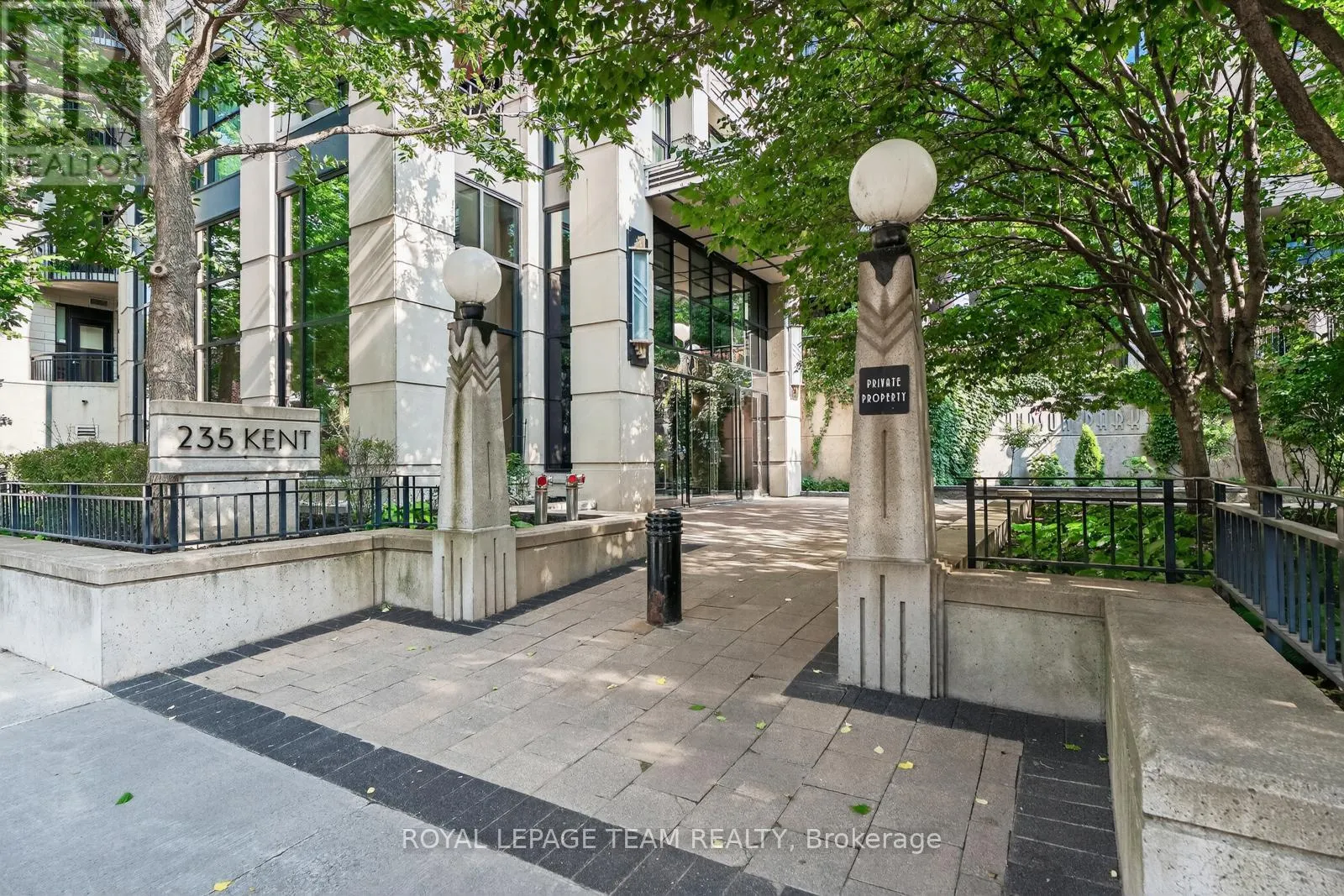 1902 - 235 KENT AVENUE
