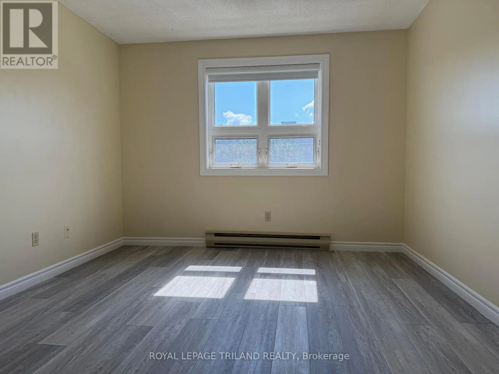 308 - 15 JACKSWAY CRESCENT, #308