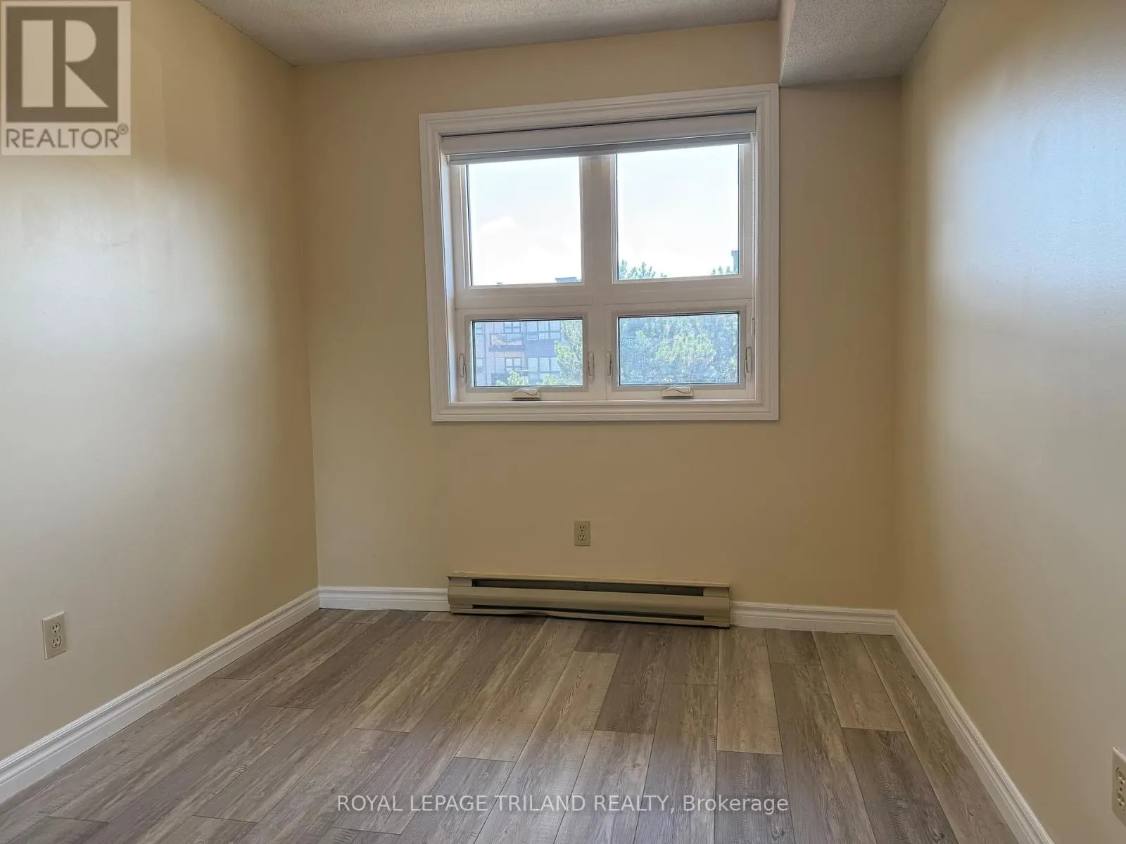 308 - 15 JACKSWAY CRESCENT, #308