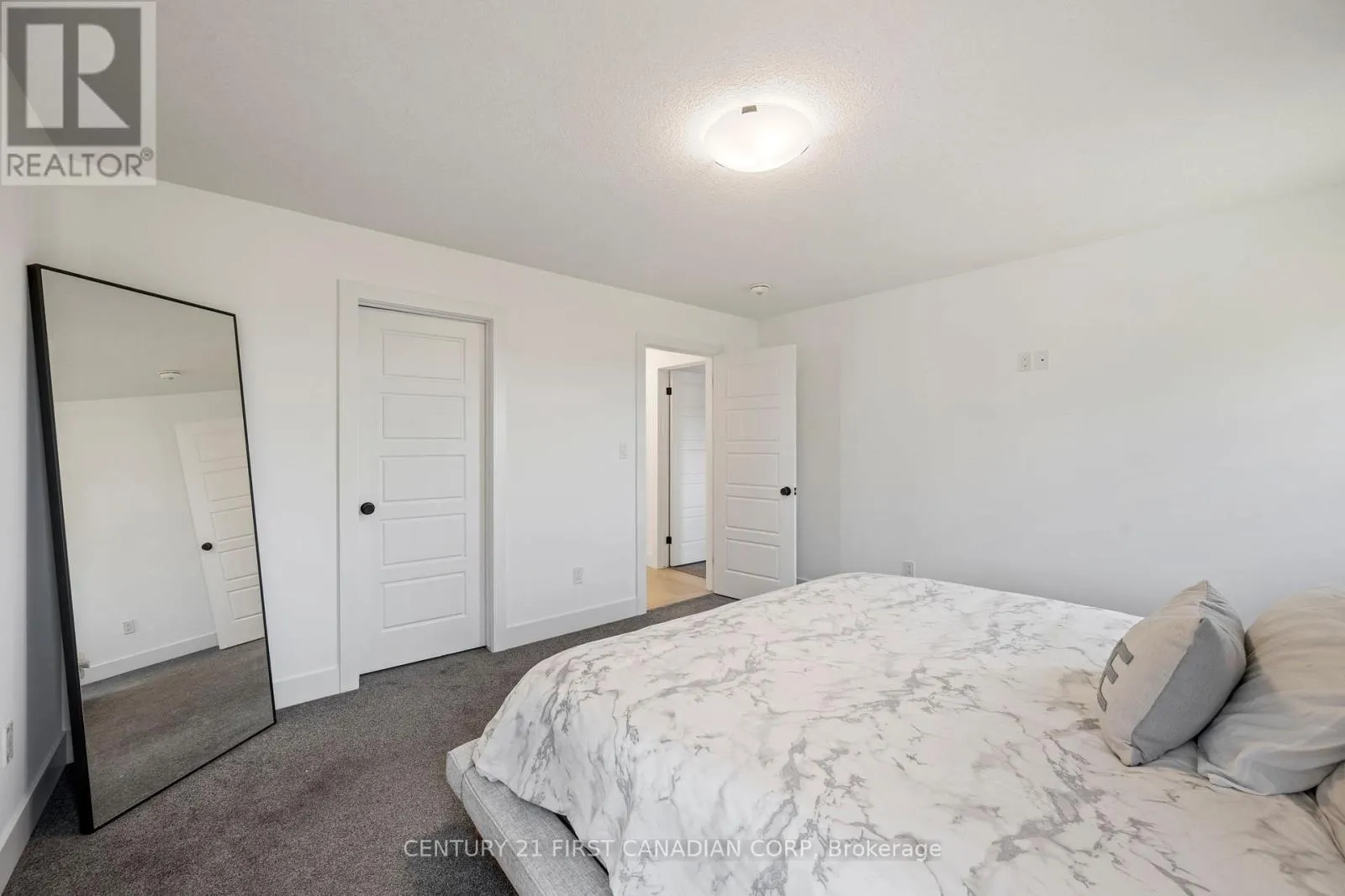 5 HARTLAND CIRCLE