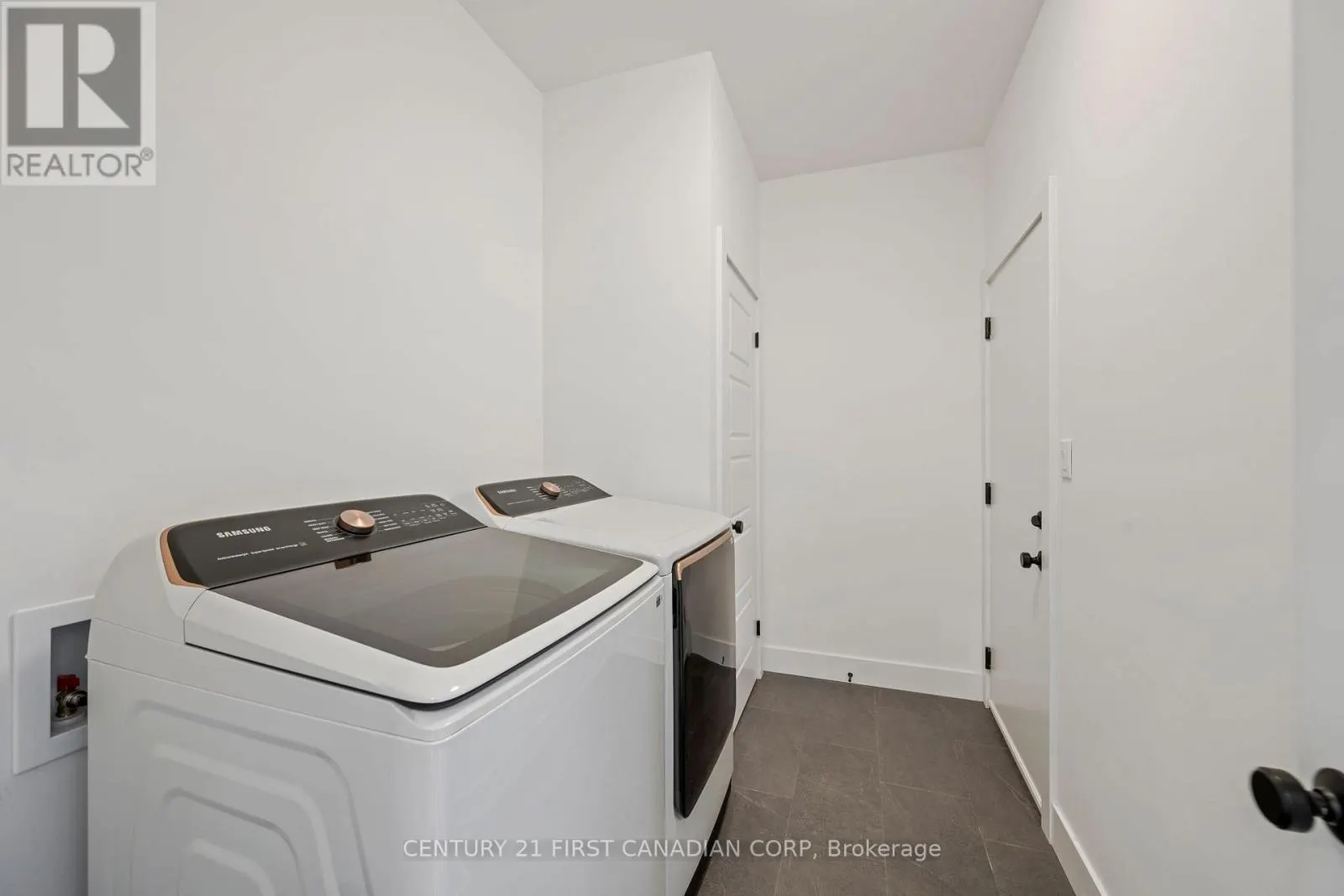 5 HARTLAND CIRCLE