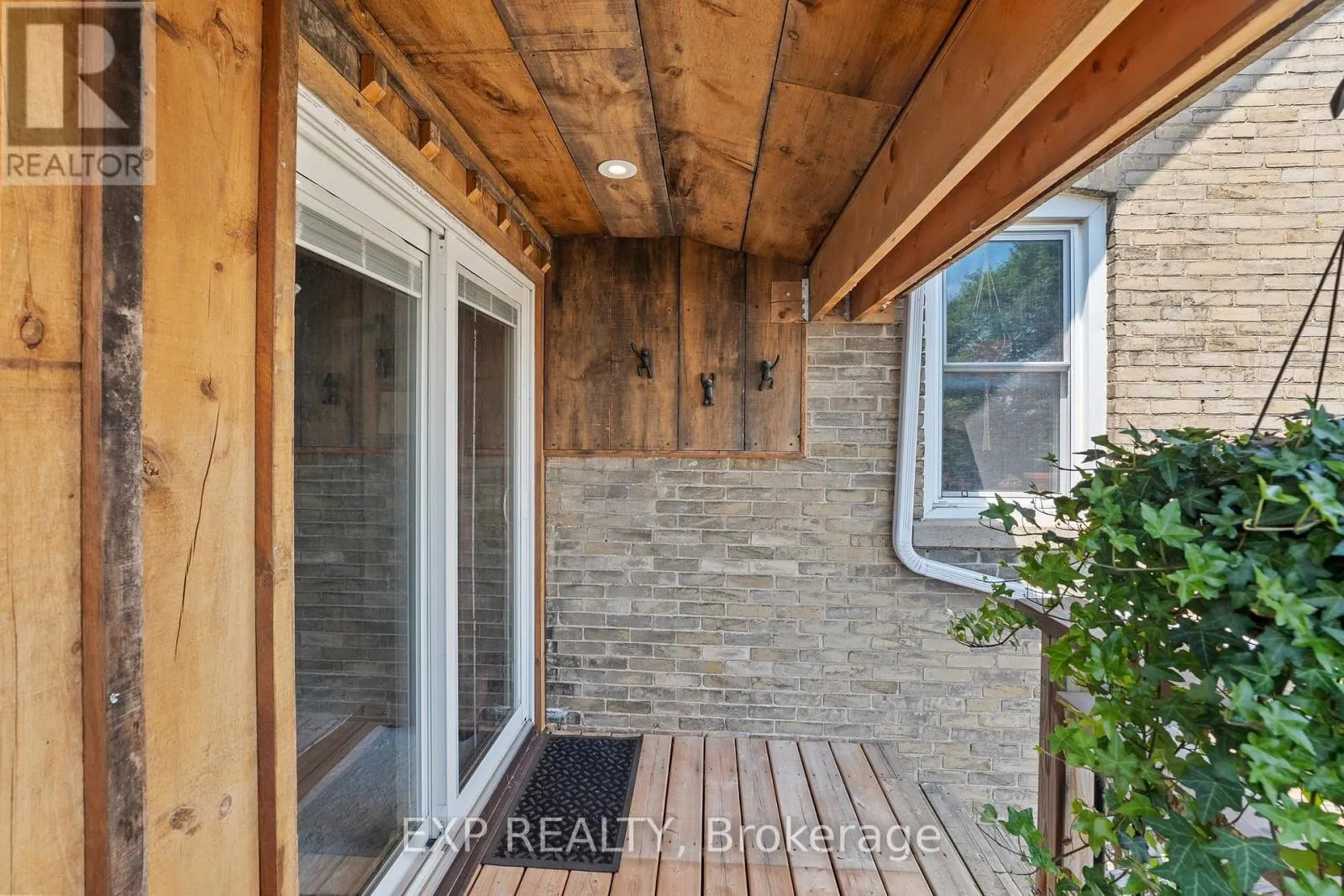 104 WILLIAM STREET N